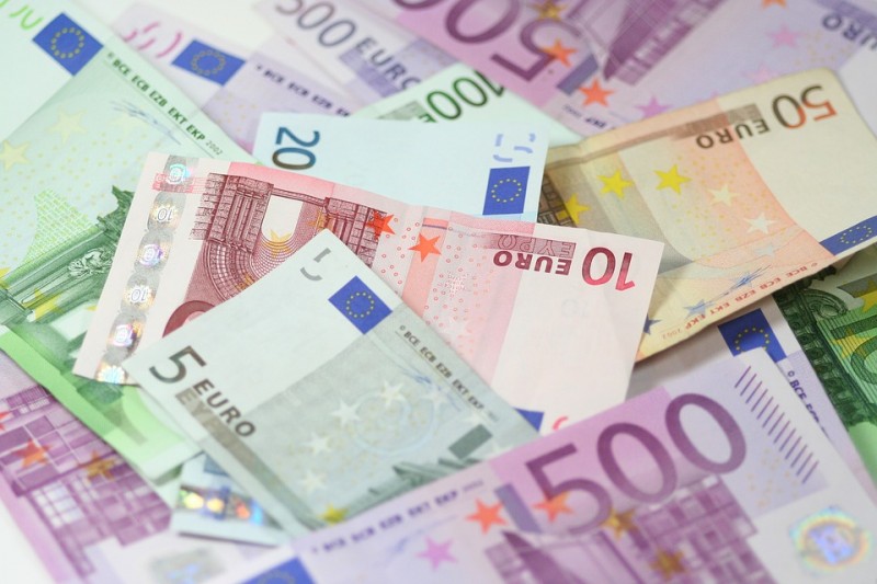 Euro dzieli Polaków, debata może połączyć